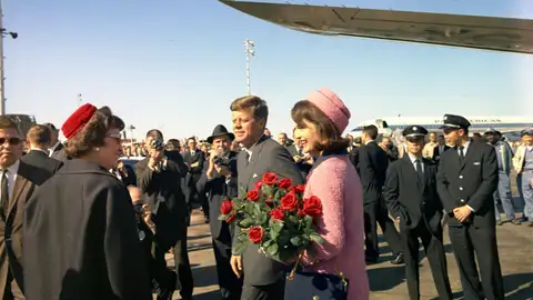 El presidente Kennedy y su esposa, la primera dama Jacqueline B. Kennedy El presidente Kennedy y su esposa, la primera dama Jacqueline B. Kennedy