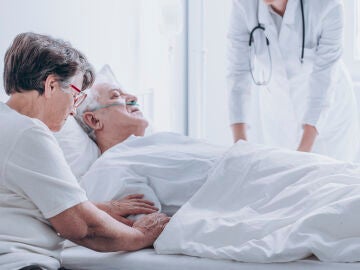 Persona mayor en hospital