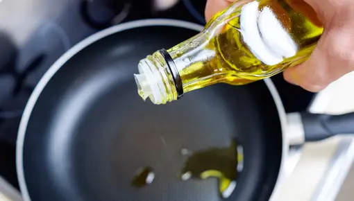 El aceite de oliva es ahora casi un 70% más caro que hace un año y el Gobierno rebajará su IVA al 0%