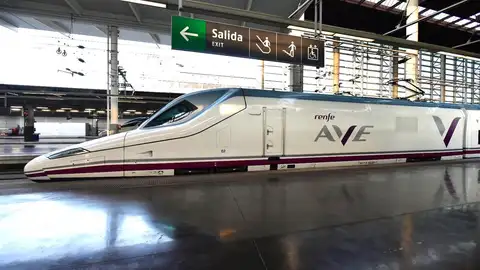 Un tren AVE Un tren AVE