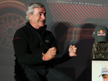 El piloto español Carlos Sainz comparece ante la prensa tras ganar el Dakar