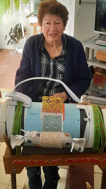 Antonia Macarro en su casa Antonia Macarro en su casa