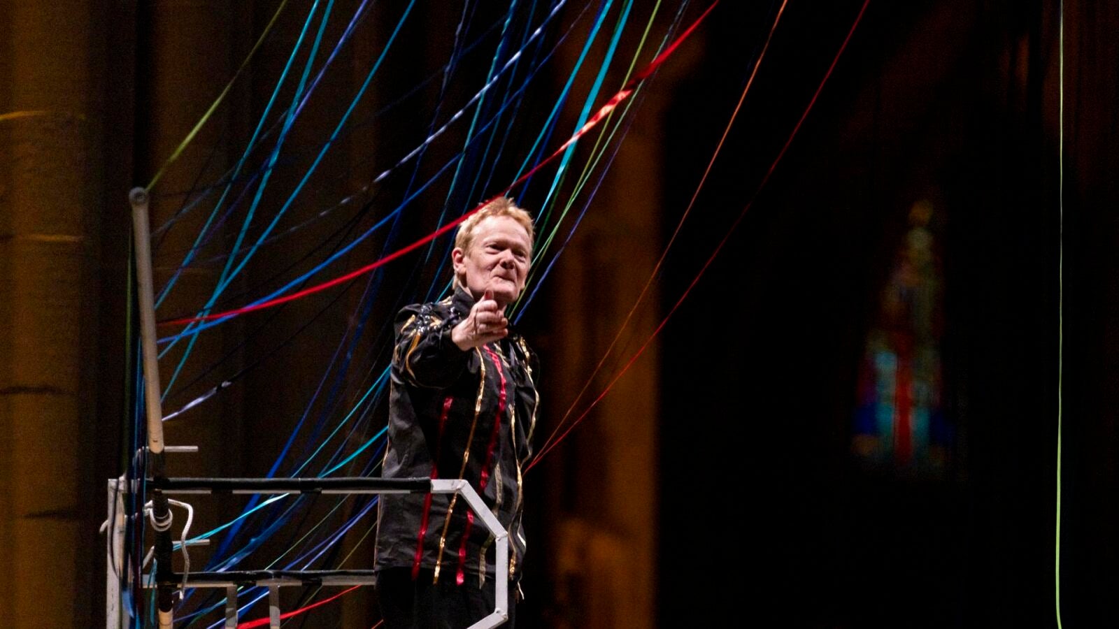 El funambulista francés Philippe Petit sigue caminando por la cuerda floja a sus 74 años