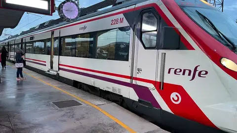 Tren de Cercanías de Renfe Tren de Cercanías de Renfe