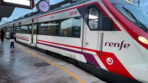 Imagen de un tren de Cercanías de Renfe Imagen de un tren de Cercanías de Renfe
