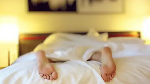 Dormir con los pies fuera Dormir con los pies fuera