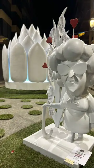 Ninot y Falla Iaia Lolín Ninot y Falla Iaia Lolín