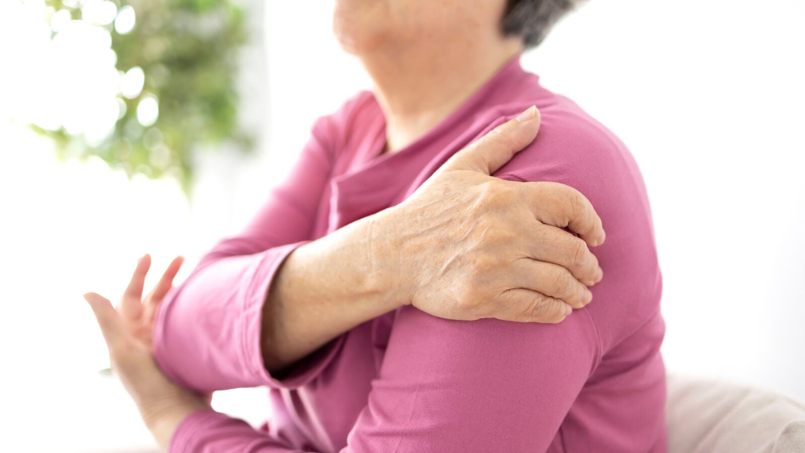 El curioso síndrome en las articulaciones que padecen algunas mujeres en la menopausia 