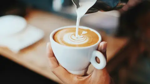 Tuit sanción camarero por no abonar café Tuit sanción camarero por no abonar café