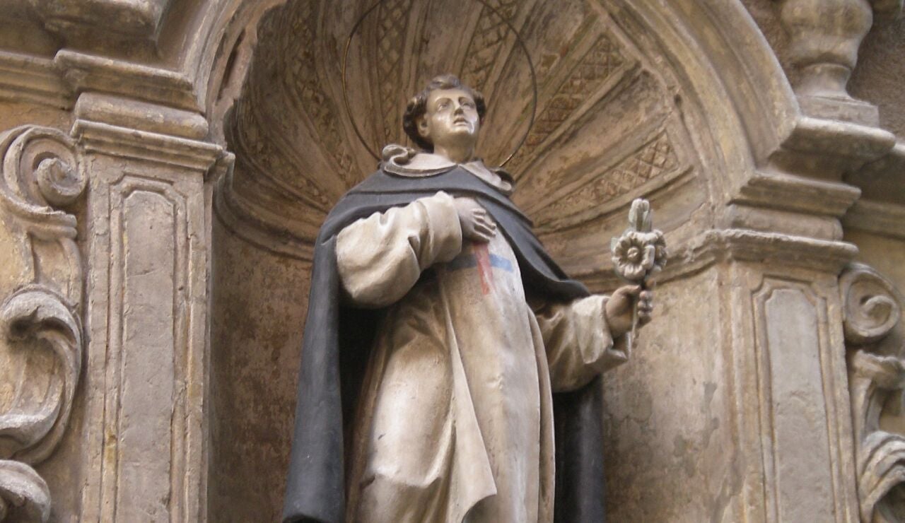 Estatua San Miguel de todos los Santos en Vic