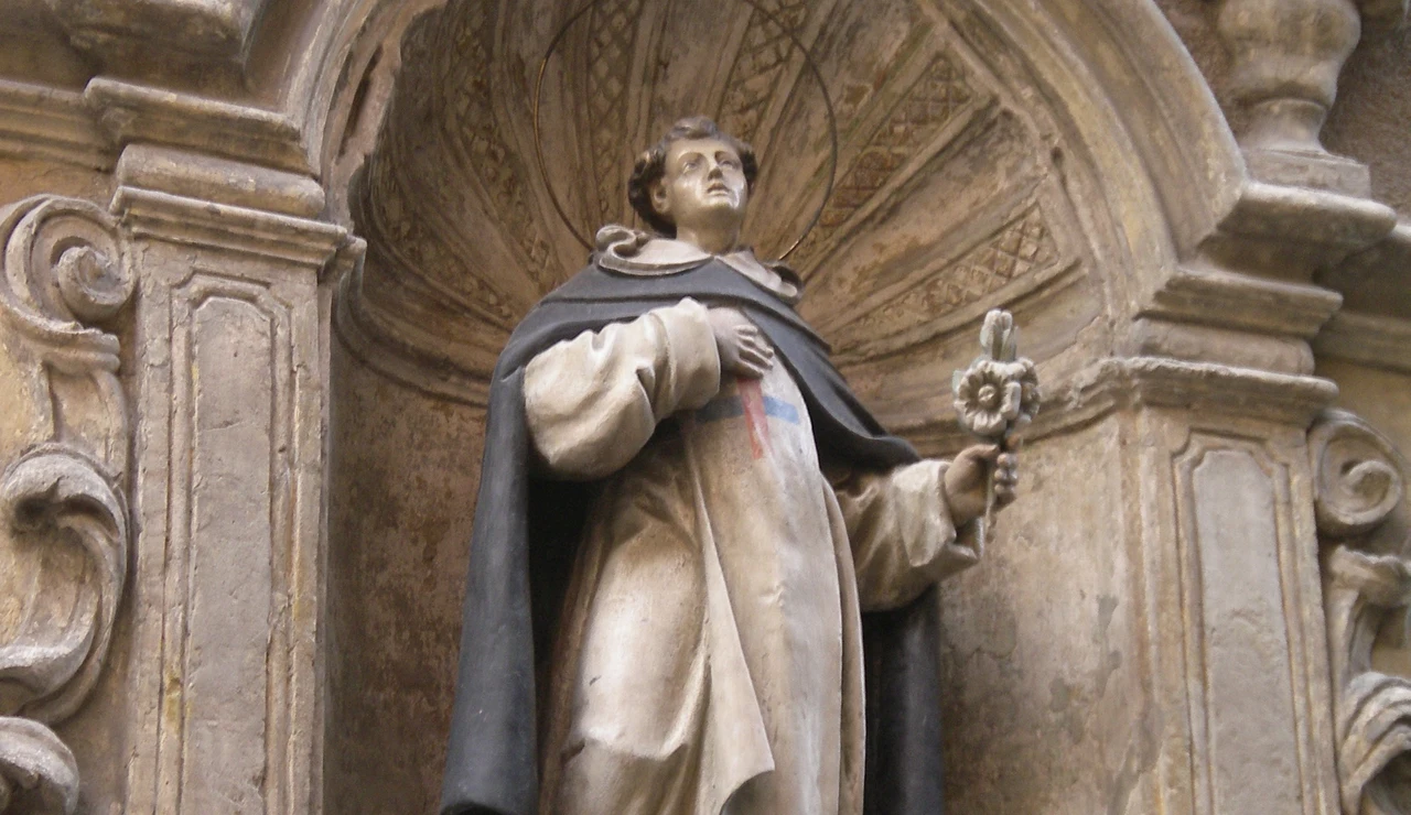 Estatua San Miguel de todos los Santos en Vic