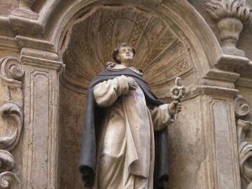 Estatua San Miguel de todos los Santos en Vic