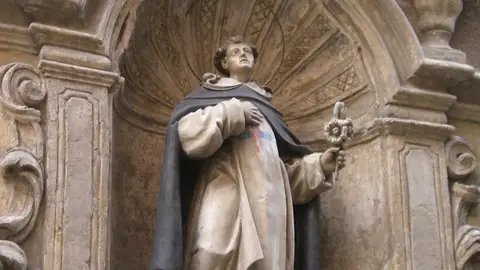Estatua San Miguel de todos los Santos en Vic Estatua San Miguel de todos los Santos en Vic