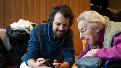 Así explican unos abuelos a sus nietos por qué no deberían dar por sentada la democracia