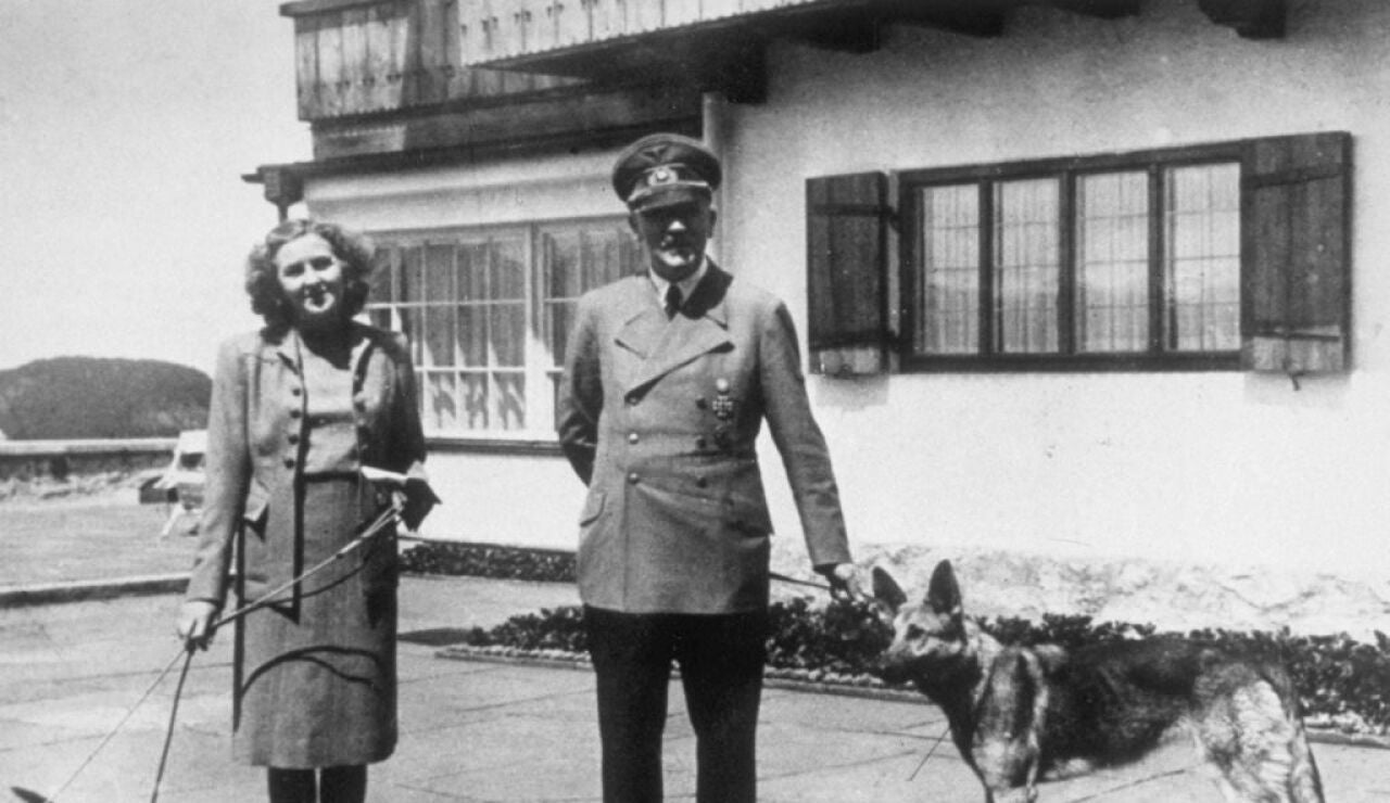 Adolf Hitler junto a Eva Braun