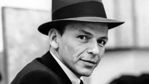 Frank Sinatra en Capitol Studios (1957) Frank Sinatra en Capitol Studios (1957)