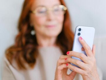 El programa Expertclick ofrece talleres gratuitos de competencias digitales a personas mayores en zonas rurales