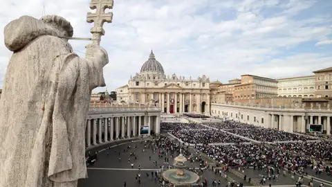 Vista general de la plaza de San Pedro en en el Vaticano Vista general de la plaza de San Pedro en en el Vaticano