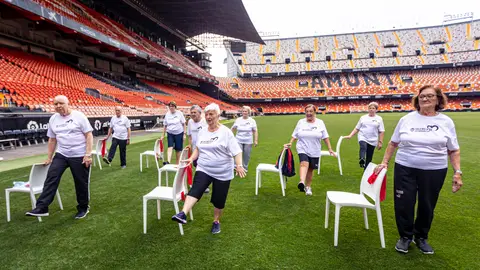 Un estudio del Icliva y Fundació Valencia CF prueba los beneficios del ejercicio físico para prevenir o revertir el estado funcional de fragilidad en personas mayores Un estudio del Icliva y Fundació Valencia CF prueba los beneficios del ejercicio físico para prevenir o revertir el estado funcional de fragilidad en personas mayores