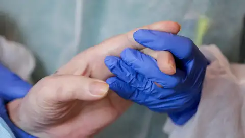 Paciente atendido por un sanitario Paciente atendido por un sanitario