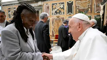 Whoopie Goldberg con el Papa Francisco