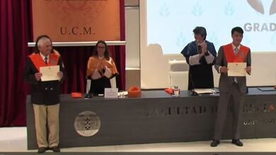 Se gradúa en Economía a los 91 años y se vuelve viral