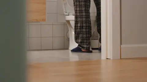 Hombre en el baño Hombre en el baño
