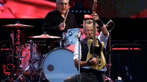 El cantante, guitarrista y compositor estadounidense Bruce Springsteen acompañado por la E. Street Band El cantante, guitarrista y compositor estadounidense Bruce Springsteen acompañado por la E. Street Band