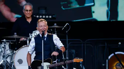 El cantante, guitarrista y compositor estadounidense Bruce Springsteen acompañado por la E. Street Band El cantante, guitarrista y compositor estadounidense Bruce Springsteen acompañado por la E. Street Band