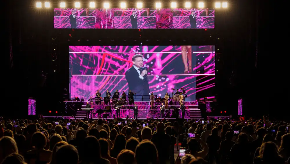 El cantante mexicano Luis Miguel durante el concierto