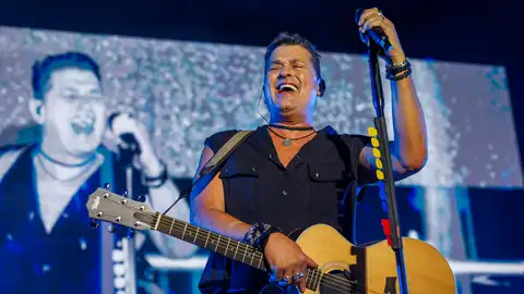 El cantante colombiano Carlos Vives durante el primer concierto en España El cantante colombiano Carlos Vives durante el primer concierto en España