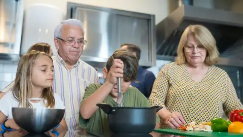 Un proyecto pionero une a mayores y niños en una investigación sobre la alimentación intergeneracional Un proyecto pionero une a mayores y niños en una investigación sobre la alimentación intergeneracional