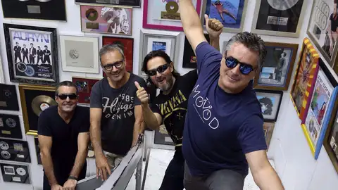 Los miembros del grupo de Utrera (Sevilla) No me pises, que llevo chanclas Los miembros del grupo de Utrera (Sevilla) No me pises, que llevo chanclas