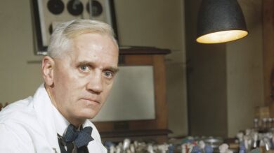 Alexander Fleming recibió el Nobel de Medicina a los 64 años 