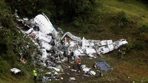 El siniestro del avión que trasladaba al Chapecoense se debió a falta de combustible El siniestro del avión que trasladaba al Chapecoense se debió a falta de combustible