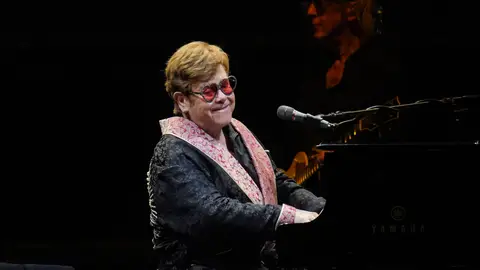 Elton John tocando en Estocolmo Elton John tocando en Estocolmo