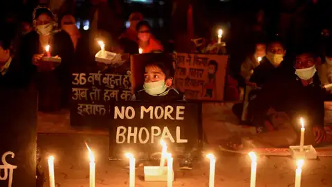 Vigilia para recordar a las personas que murieron en la tragedia de Bhopal Vigilia para recordar a las personas que murieron en la tragedia de Bhopal