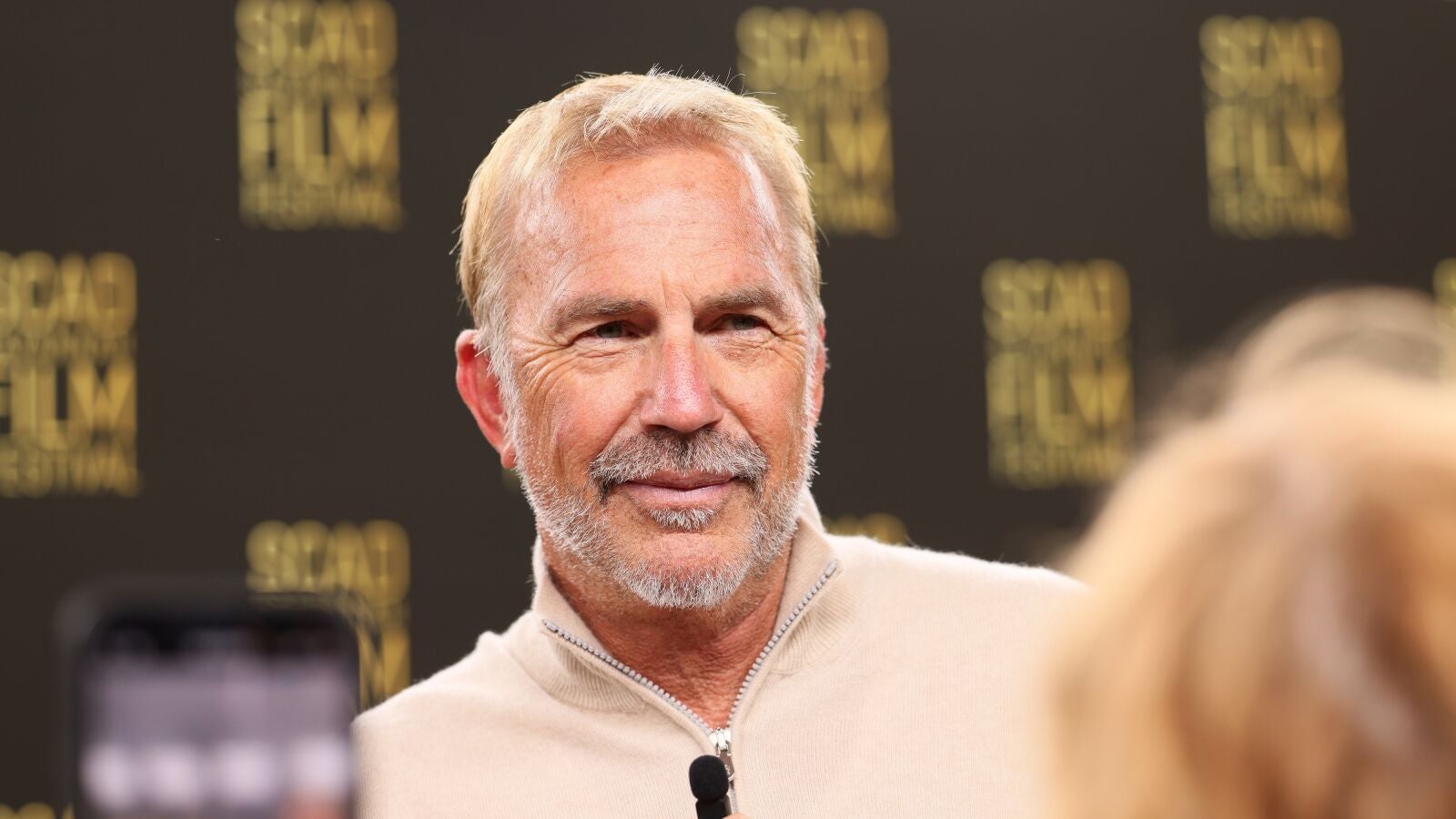 Kevin Costner se abre al amor a sus 70 años tras divorciarse pero pone una condición: 