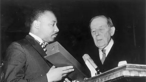Martin Luther King recibe el Nobel de la Paz Martin Luther King recibe el Nobel de la Paz