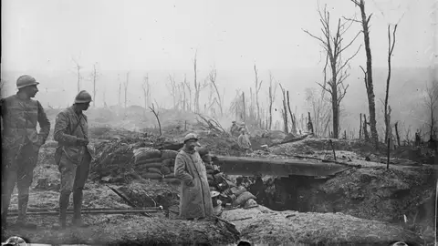 Franceses en las trincheras en la Batalla de Verdún Franceses en las trincheras en la Batalla de Verdún