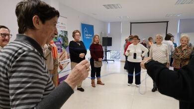 Salvia ayuda a más de 90 personas mayores de 65 años a combatir el aislamiento digital y la soledad no deseada
