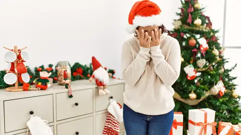 Mujer agobiada en Navidad Mujer agobiada en Navidad