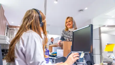 Recepción de un centro de salud Recepción de un centro de salud