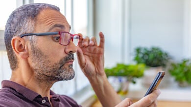 Un experto destaca que la cirugía de presbicia puede recuperar la visión de cerca antes de un mayor deterioro visual