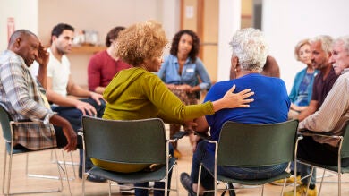La PMP pide aumentar los recursos públicos para facilitar el acceso a los servicios de salud mental de los mayores