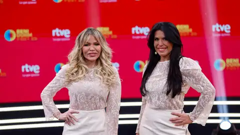 El dúo Sonia y Selena posa el mes pasado durante la presentación de las canciones El dúo Sonia y Selena posa el mes pasado durante la presentación de las canciones
