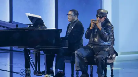 Stevie Wonder y Herbie Hancock durante su presentación en los Premios Grammy en Los Ángeles  Stevie Wonder y Herbie Hancock durante su presentación en los Premios Grammy en Los Ángeles