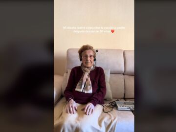 Unos nietos sorprenden a su abuela al encontrar unas cintas con la voz de su bisabuelo