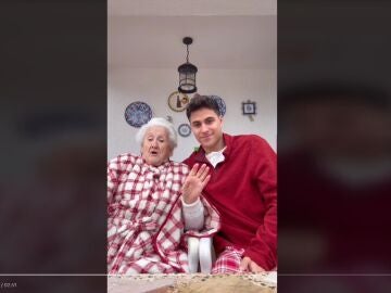 Un joven cuenta como le cont&oacute; a su abuela que era homosexual y junto a ella cuentan c&oacute;mo fue su reacci&oacute;n