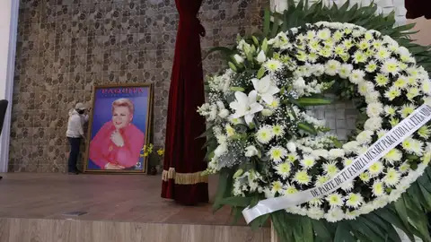 Preparativos para un homenaje póstumo a la cantante mexicana Paquita la del Barrio Preparativos para un homenaje póstumo a la cantante mexicana Paquita la del Barrio